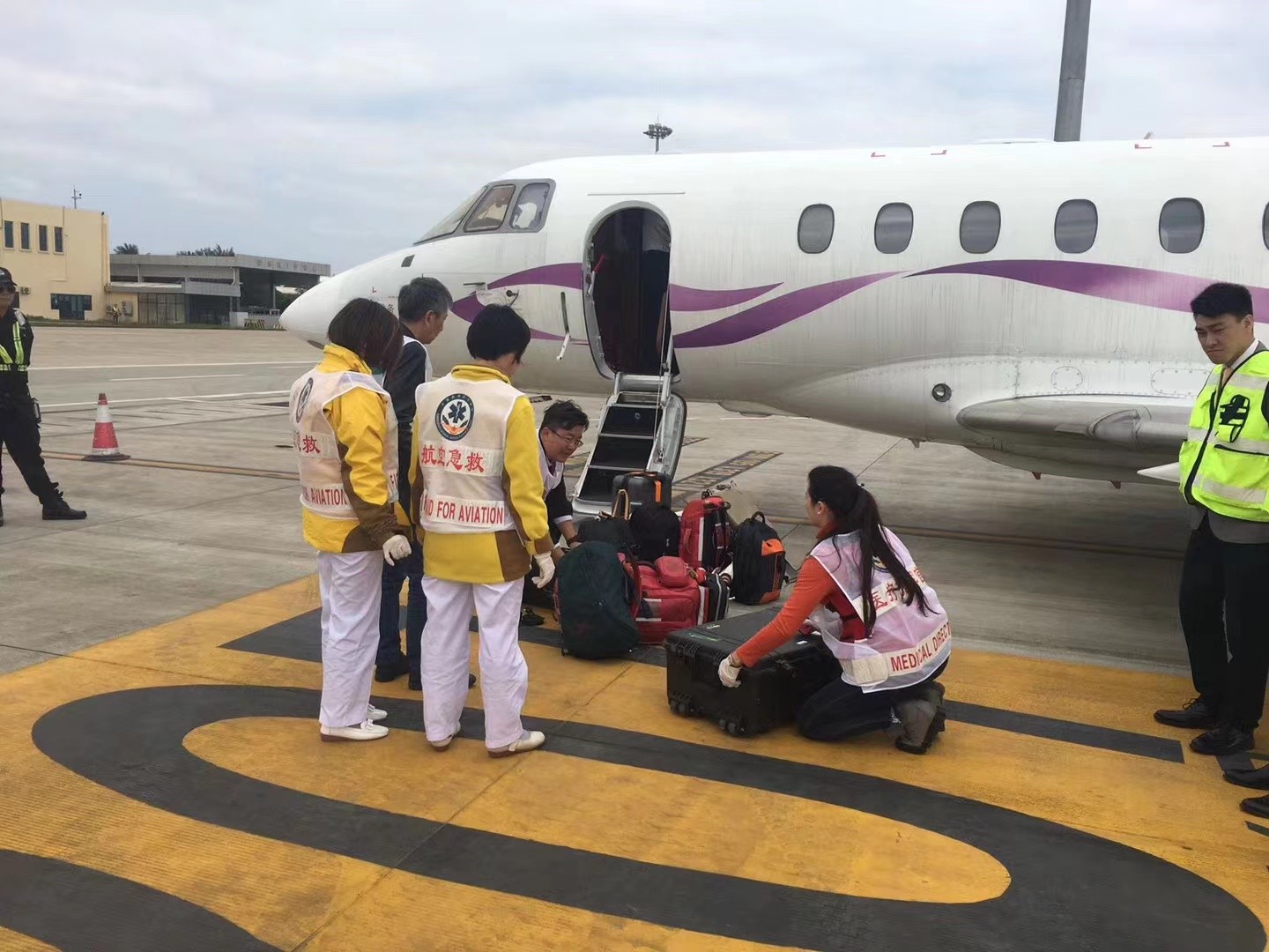 耿马香港出入境救护车出租